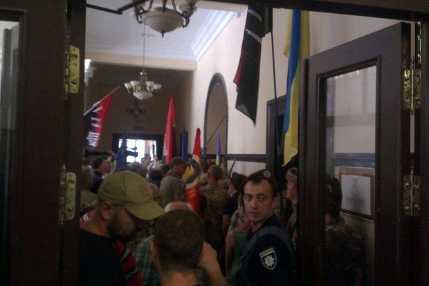 Киевсовет «с боями» приравнял бойцов добровольческих батальонов к участникам АТО