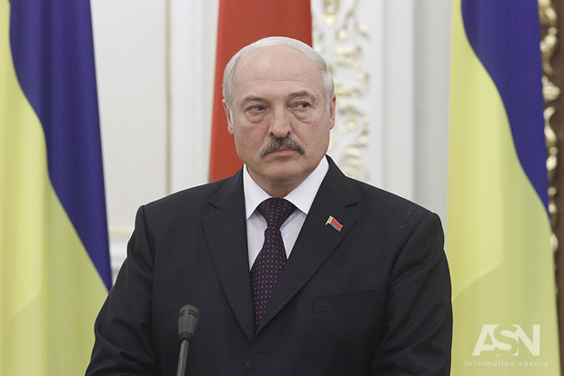 Я буду робити тільки те, що мене попросять президенти України і Росії - Лукашенко