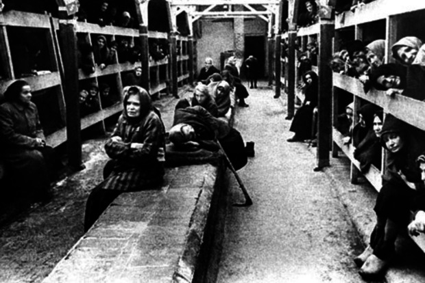 Польша расследует совершение экспериментов над 40 тыс. женщин в концлагере Равенсбрюк