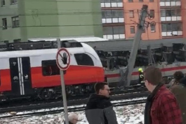 В Австрии столкнулись пассажирские поезда, десятки пострадавших