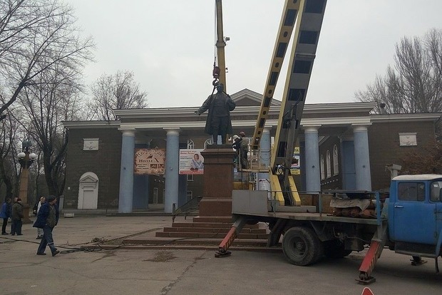 В Запорожье демонтируют памятник Кирову