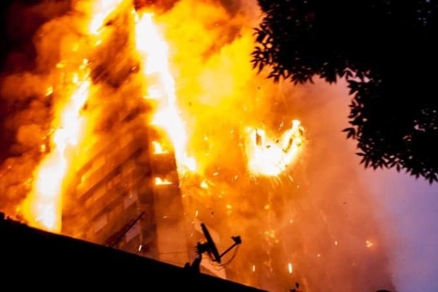 Минимум 600 зданий Лондона могут сгореть, как высотка Grenfell . Названа марка убившего людей материала