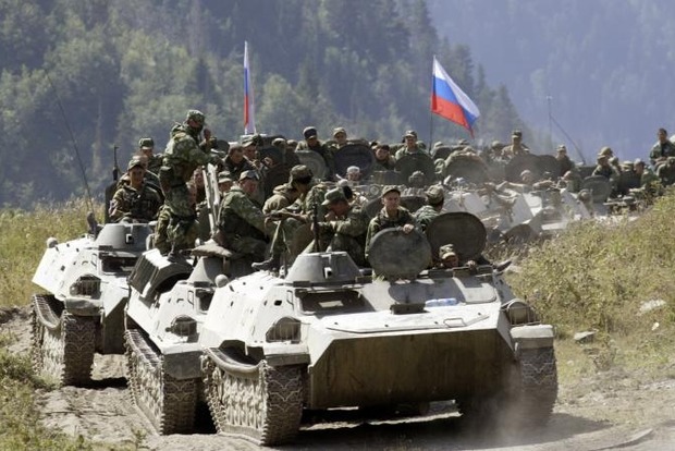 Россия продолжает перебрасывать на Донбасс технику и боеприпасы