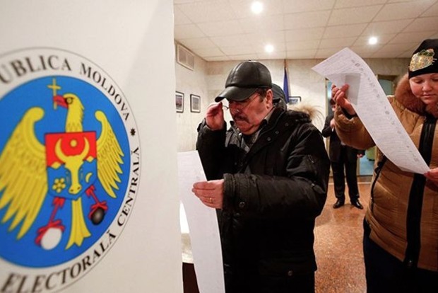 У Молдові проходить голосування на парламентських виборах і референдумі