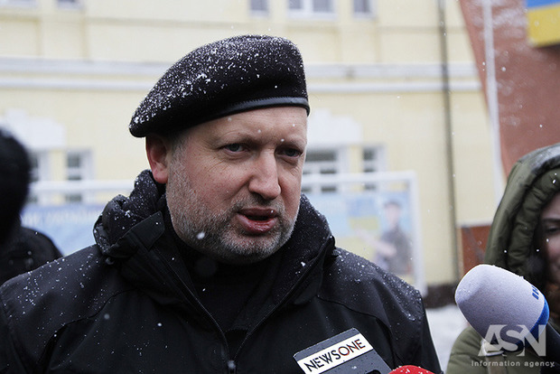 Турчинов: Украина улучшит свои позиции на Донбассе 
