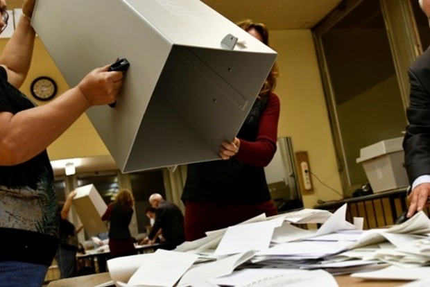 Референдум в Угорщині провалився через низьку явку