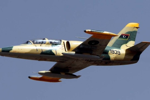 У Лівії розбився військовий літак, один із пілотів загинув