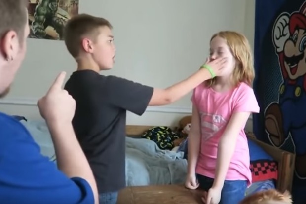 В Британии у родителей отобрали детей за злой канал на YouTube