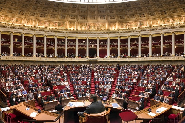 Парламент Франции предлагает снять санкции против РФ