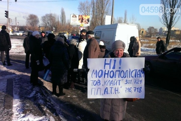 Жители Вишневого перекрыли въезд в Киев из-за роста цен на проезд‍