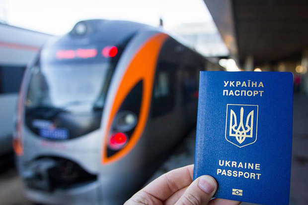 ФСБшники висаджують українців, які їдуть поїздами з Білорусі в РФ