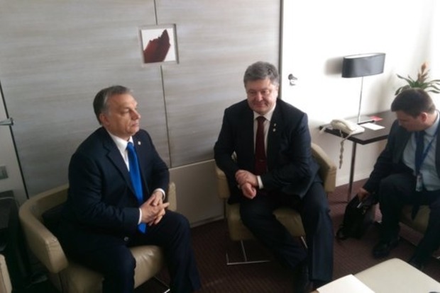 Порошенко обсудил с венгерским президентом продление санкций в отношении России