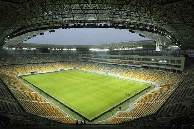 Порошенко просит ФИФА ослабить санкции в отношении стадиона во Львове