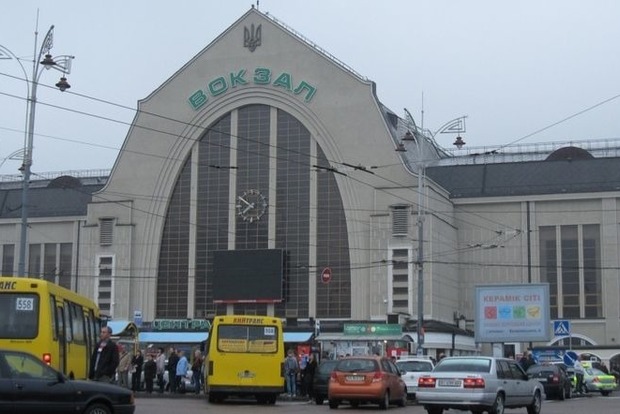 Поліцейські кришували грабіжників на Київському залізничному вокзалі