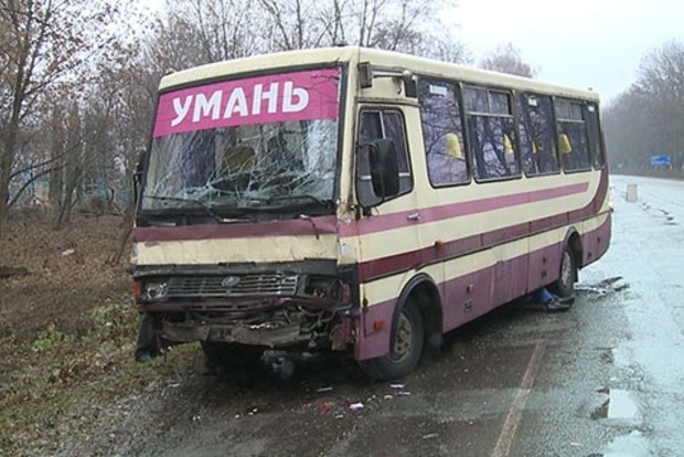 В Винницкой области автобус с пассажирами въехал в грузовик
