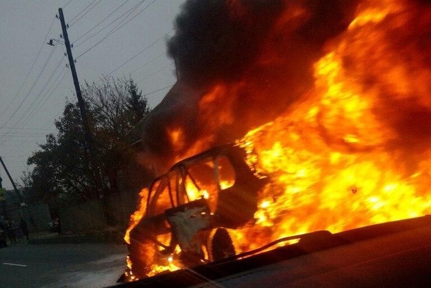 В Харькове BMW X5 загорелась на ходу