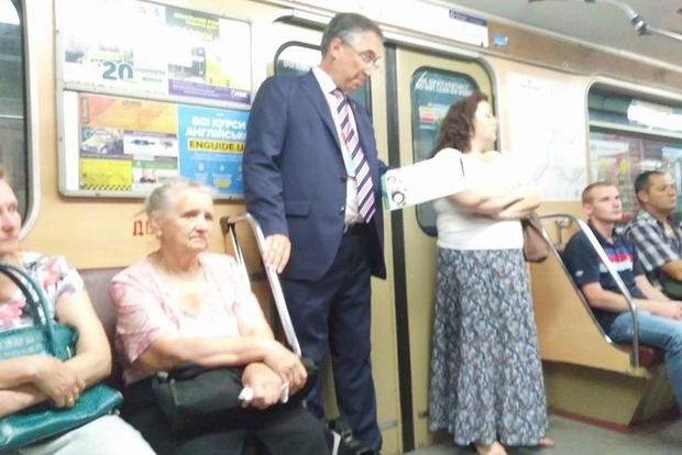 Ментальная пропасть. Посол Канады в Украине ездит на работу в метро