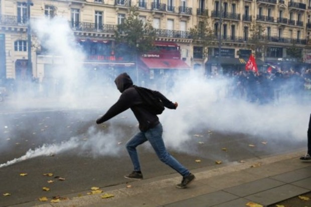 В Париже произошли столкновения демонстрантов и силовиков