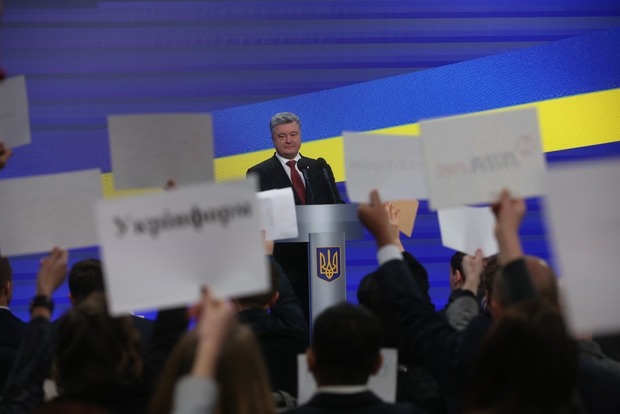 До конца недели в Украину вернутся еще два заложника из РФ – Порошенко 