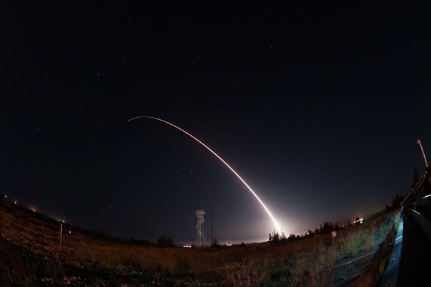 США провели испытания межконтинентальной баллистической ракеты‍