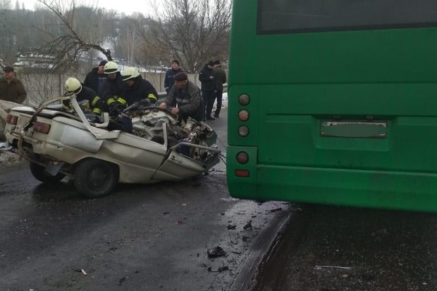 Маршрутка раздавила Запорожец в Обухове: трое погибших