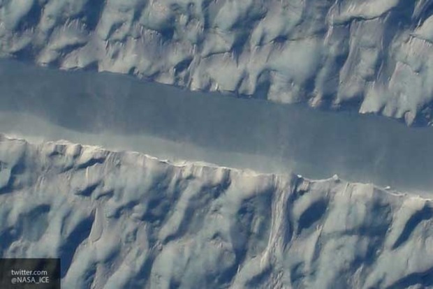 В NASA сообщили о громадной трещине в леднике Гренландии