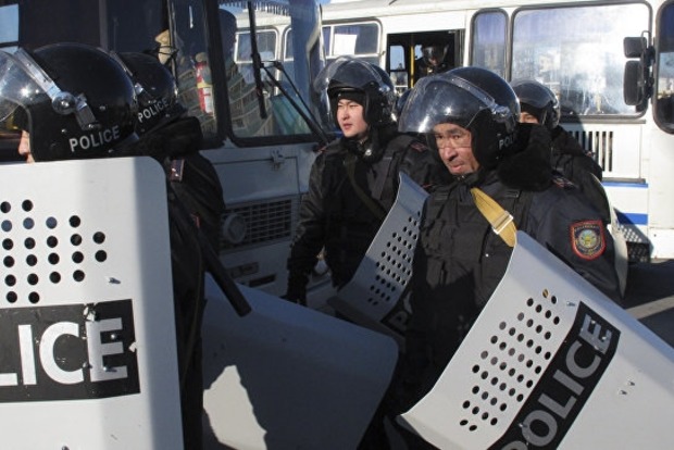 ﻿У Казахстані під час спроби затримання терористи відкрили вогонь