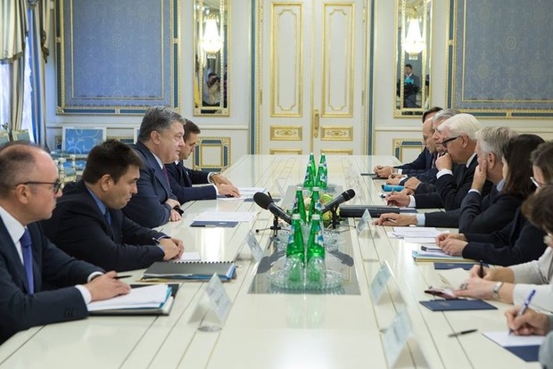 Министр иностранных дел Франции Эро заявляет о необходимости предоставления особого статуса Донбасса