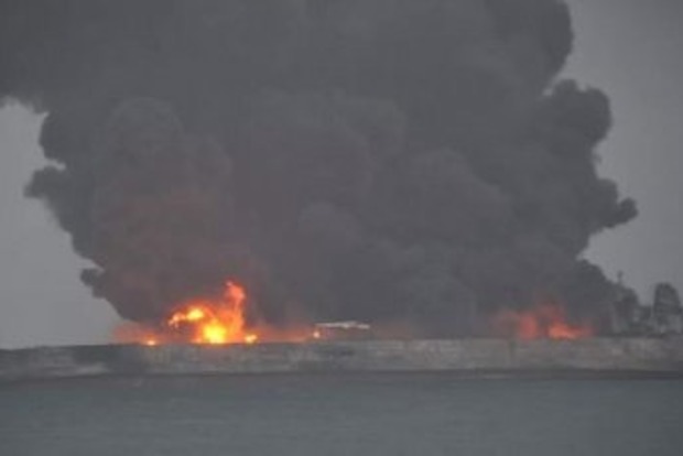 Біля берегів Китаю зіткнулися два судна: пропали 32 особи