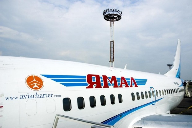 В Симферопольском аэропорту сломавшийся самолет заблокировал взлетную полосу