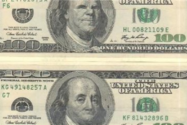 Банки начали отключать прием доллара в банкоматах из-за нового вида мошенничества