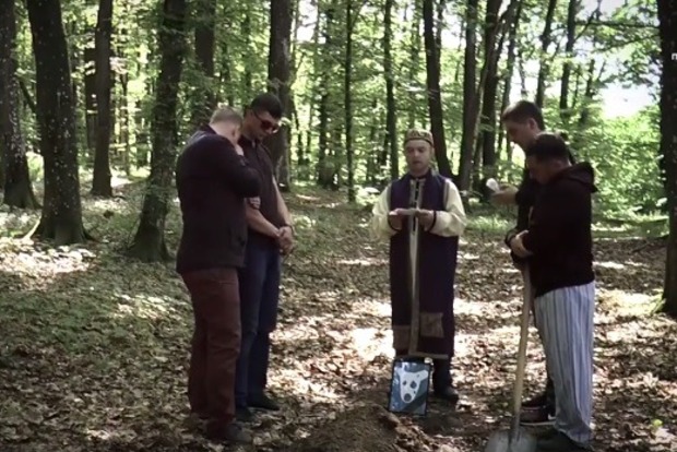 На Закарпатье «одноклассники» торжественно похоронили «ВКонтакте»