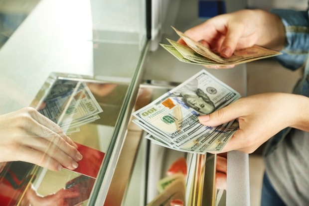Влітку національна валюта зміцниться до 25 грн за долар - експерт