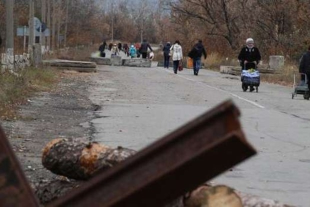 ﻿Бойовики обстрілюють КПВВ у Станиці Луганській