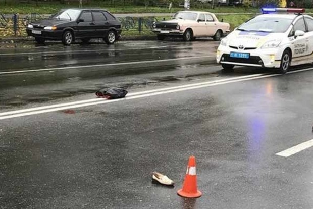 В Киеве пьяный на Renault сбил женщину и уснул в авто