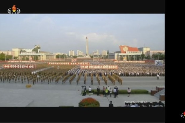 В Северной Корее тысячи людей вышли на грандиозный митинг в поддержку ядерных испытаний (видео)
