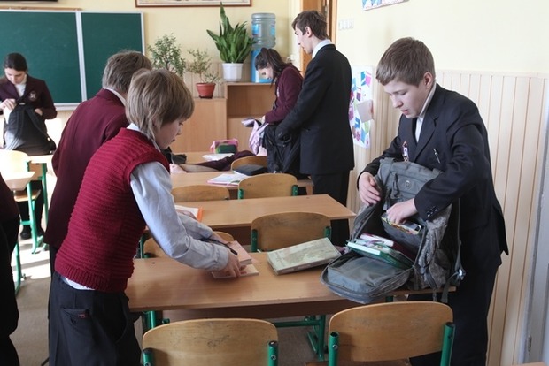 В Днипре из-за «фонда на нужды школы» уволили директоров восьми школ