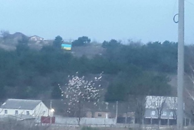 Над оккупированным Симферополем реет флаг Украины. Появились фото
