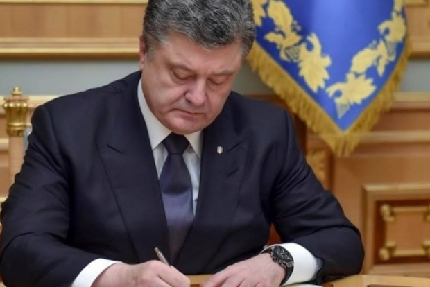 Депутаты не смогли преодолеть вето Порошенко на закон об увольнении контрактников