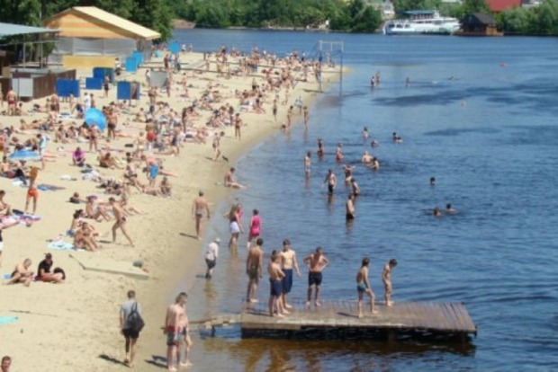 В Киеве 11 пляжей готовы к купальному сезону, три получили «Голубой флаг»