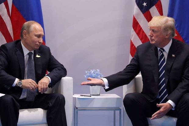 Соцсети троллят фотографии Путина с саммита G20