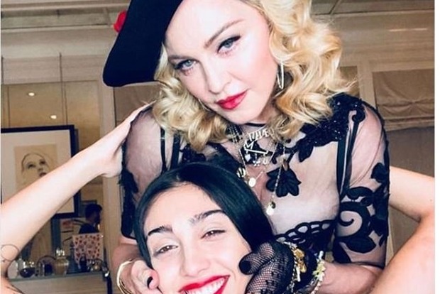 Дочь Мадонны удивила первобытными подмышками