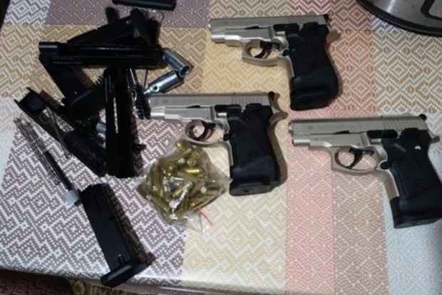 СБУ задержала мужчину с 10 пистолетами под Одессой