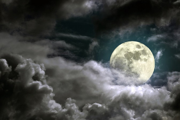 Небезпечний Місяць уповні 30 квітня: що можна і не можна робити