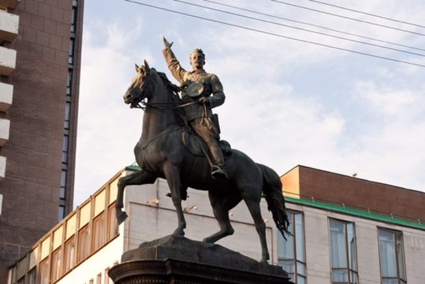 В Киеве активисты передумали сносить памятник Щорсу
