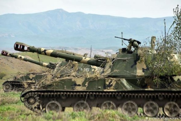 В Нагорном Карабахе был уничтожен один танк вместе с экипажем