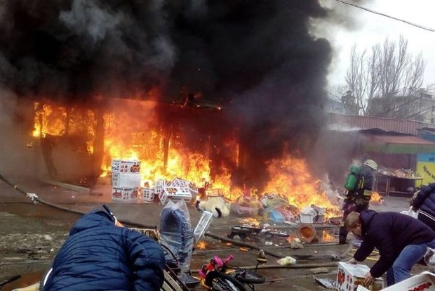 На рынке в центре Днипра произошел серьезный пожар