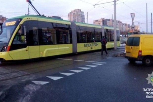 Во Львове новый трамвай  «Электрон» уже попал в ДТП