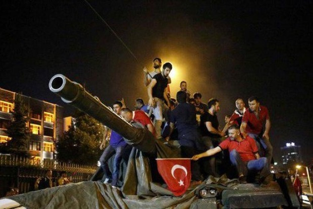 В Турции на три месяца продлили чрезвычайное положение