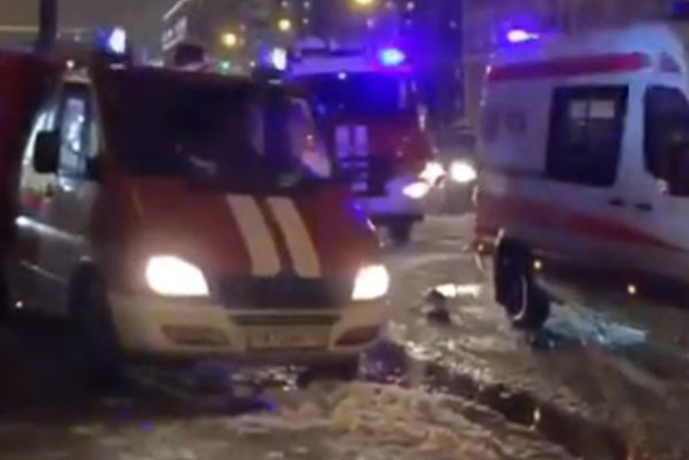 Иномарка с трупом в багажнике снесла остановку в Москве